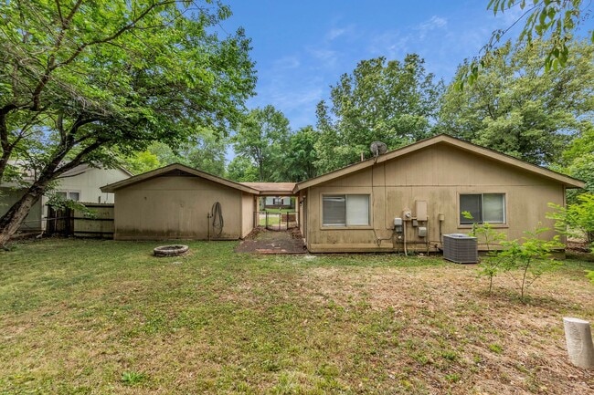 Building Photo - 1816 Rapier Dr