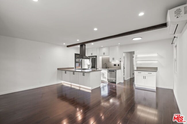 Building Photo - 841 Oxford Ave