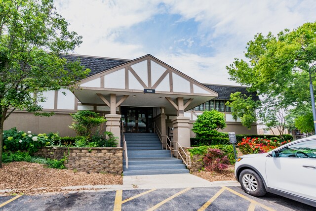 Building Photo - 9S120 Lake Dr
