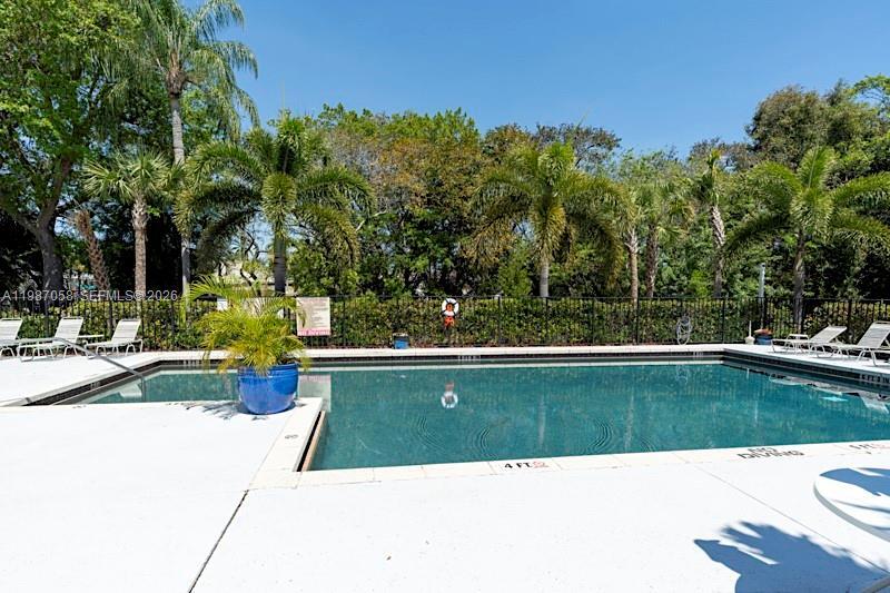 Building Photo - 815 W Boynton Beach Blvd