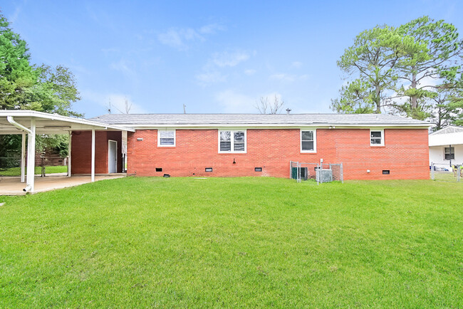 Building Photo - Charming 3-Bedroom Home