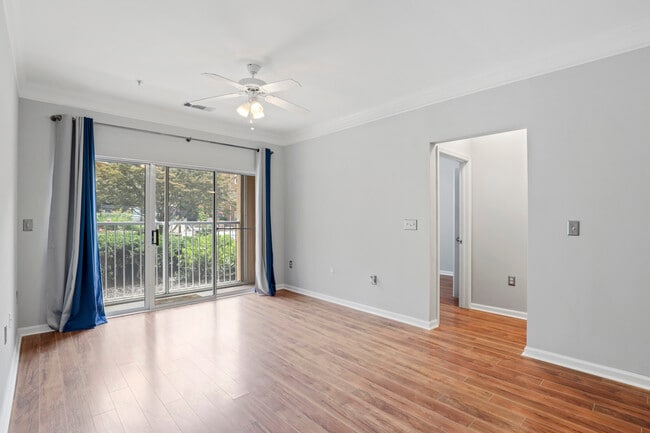 Living Room - 10 Perimeter Summit Blvd NE