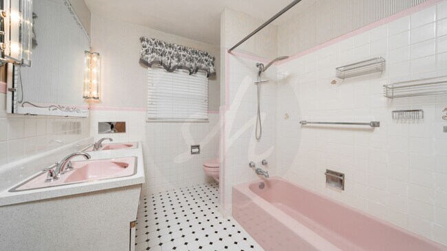 Building Photo - Charming Rancher in Cheyenne Mountain