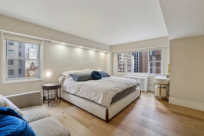 Building Photo - 100 W 57th St
