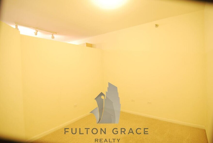 Building Photo - 1464 S MICHIGAN Ave