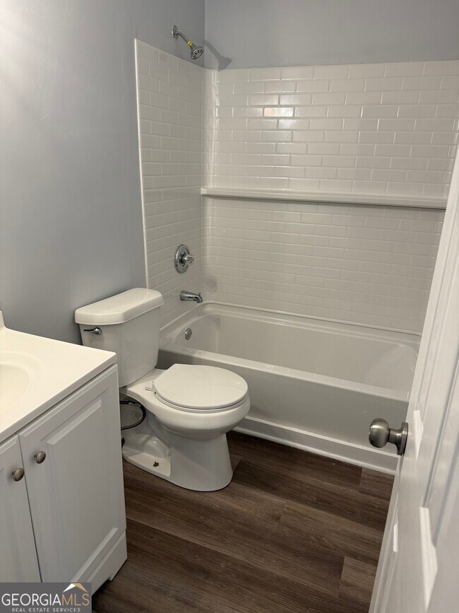 Building Photo - 453 Azalea Dr