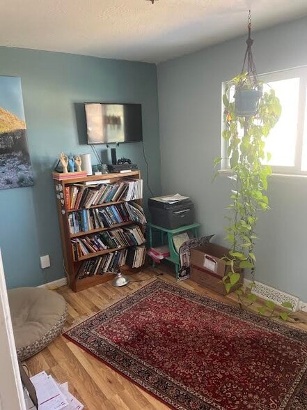 Building Photo - 1925 W Plum St