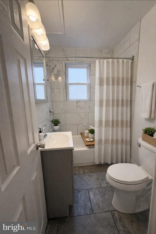 Building Photo - 366 Ripka St