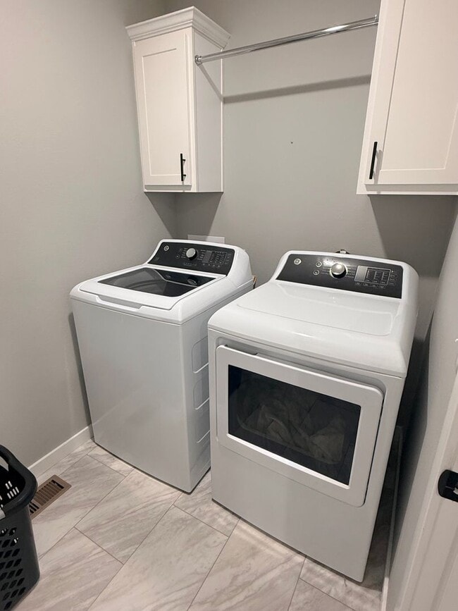 Building Photo - Fully Furnished 3 Bed / 2 Bath Home in Nixa