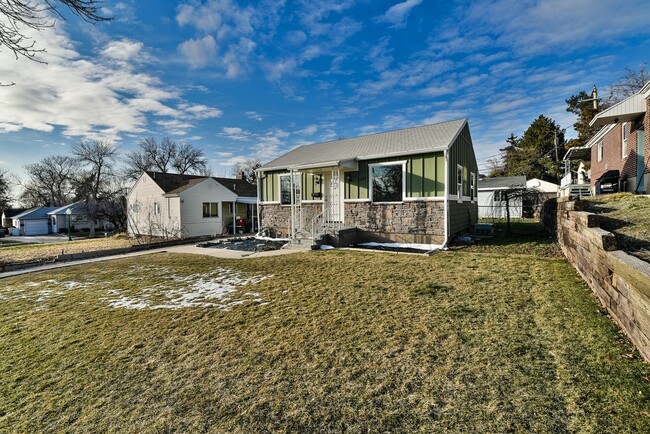 Building Photo - Beautiful Spacious Home in Sugarhouse!