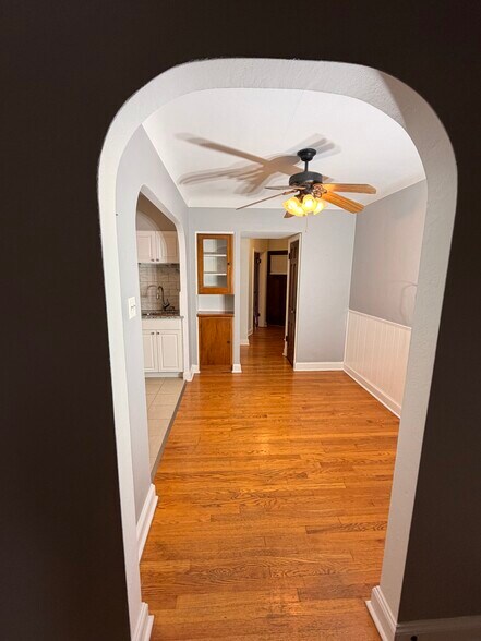 Building Photo - 6618-6620 Devonshire Ave