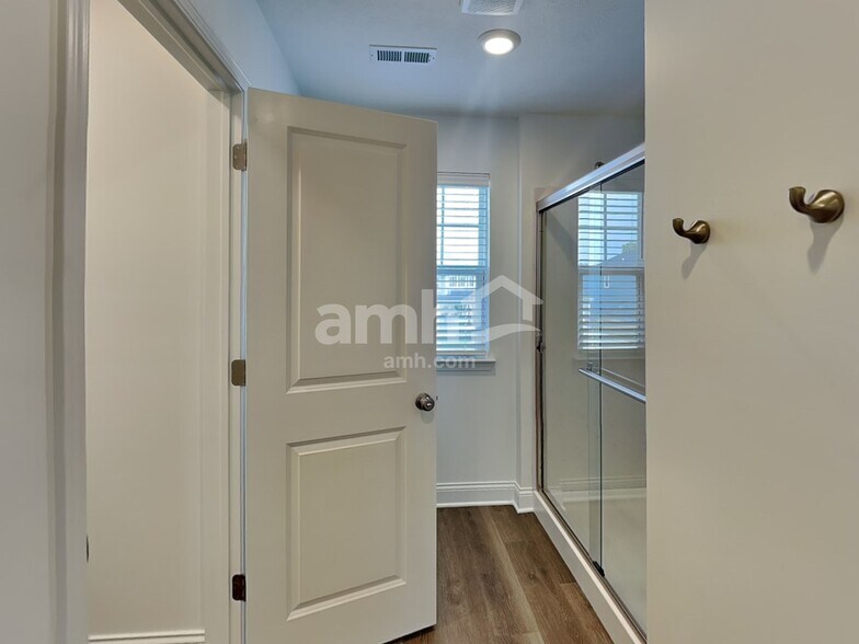 Building Photo - 9163 Henley Ave