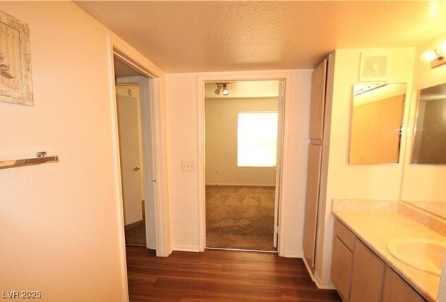 Building Photo - 555 E Silverado Ranch Blvd