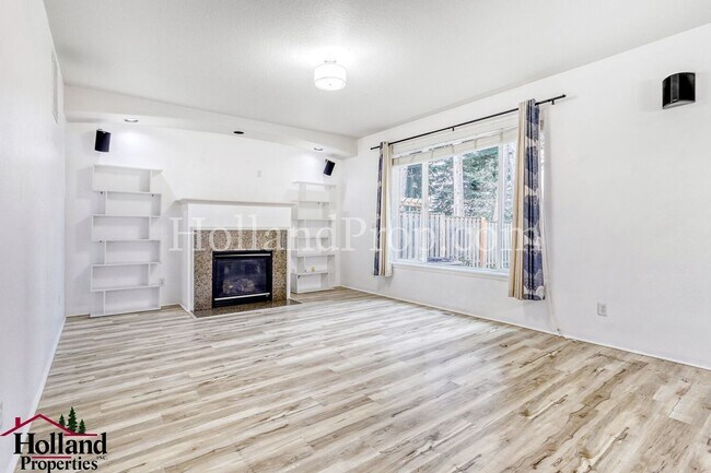 Building Photo - Impressive 4 bedroom home in Hillsboro