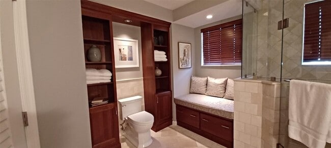 Building Photo - 6688 Via Regina