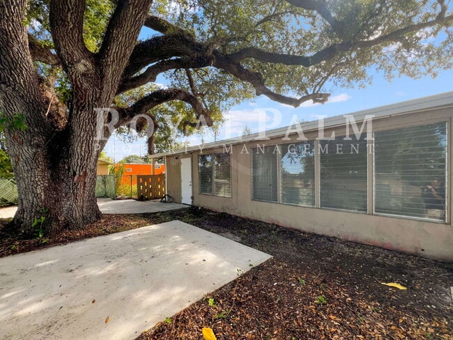 Building Photo - 9861 Orange River Blvd