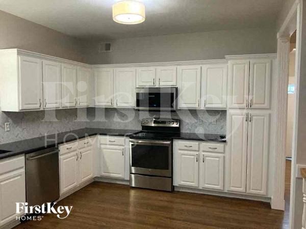 Building Photo - 7708 NE 74th Terrace