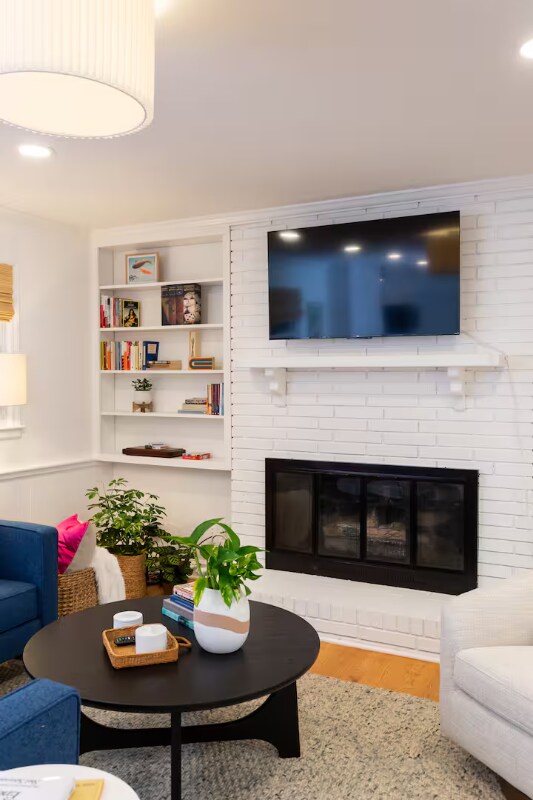 Building Photo - 107 S Wyrick St