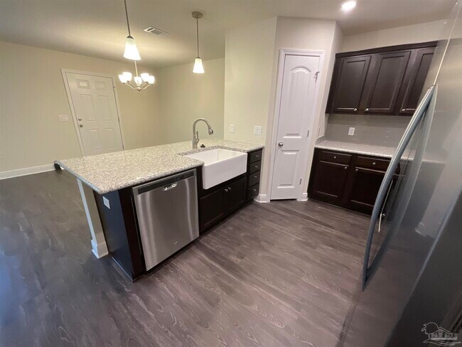 Building Photo - 5065 Peach Dr