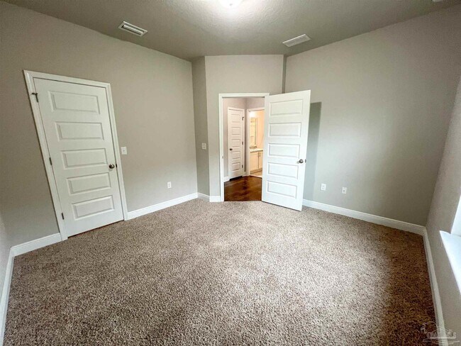 Building Photo - 9379 Pebble Stone Dr