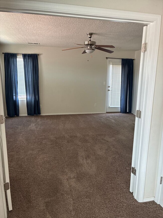 Building Photo - 2217 Violeta Cir SE