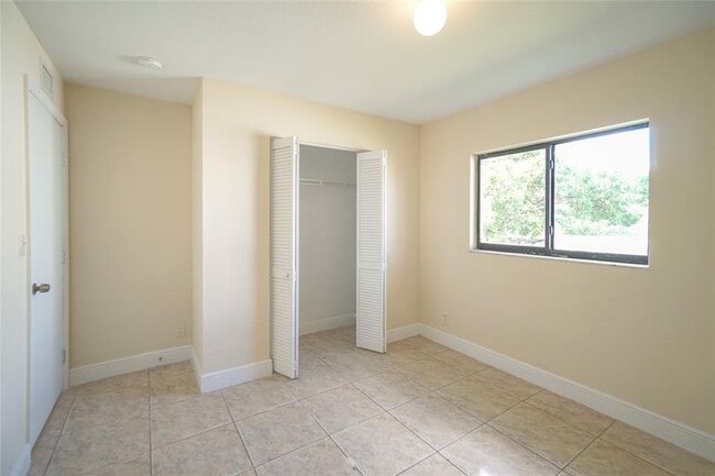 Building Photo - 5720 SW 26th St