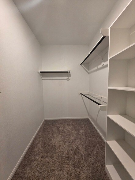 Building Photo - 2011 Cherryvale Dr