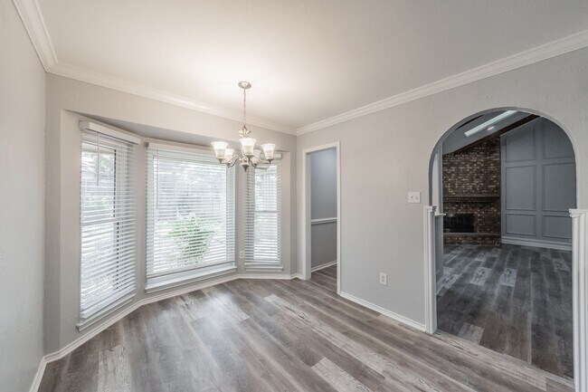 Building Photo - Charming Updated Home on Quiet Cul-de-Sac