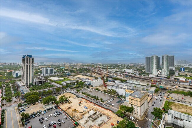 Building Photo - 851 NE 1st Ave