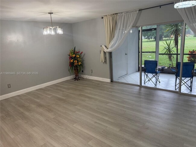 Building Photo - 3962 Inverrary Dr