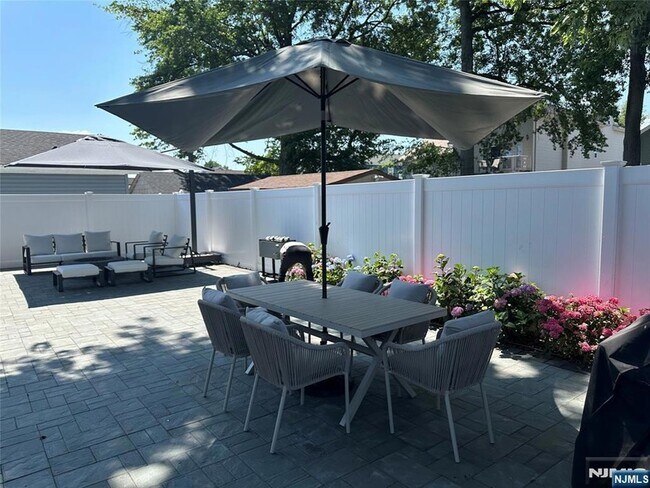 Building Photo - 200 Forest Ave