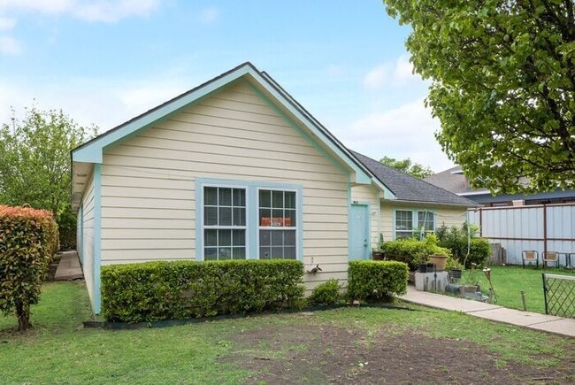 Building Photo - East Dallas Duplex