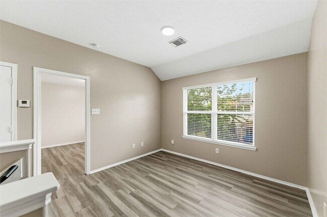 Building Photo - 11015 Shumard Oak Ct