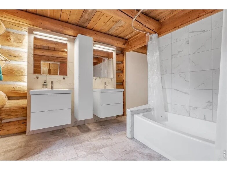 Building Photo - 679 Cougar Dr