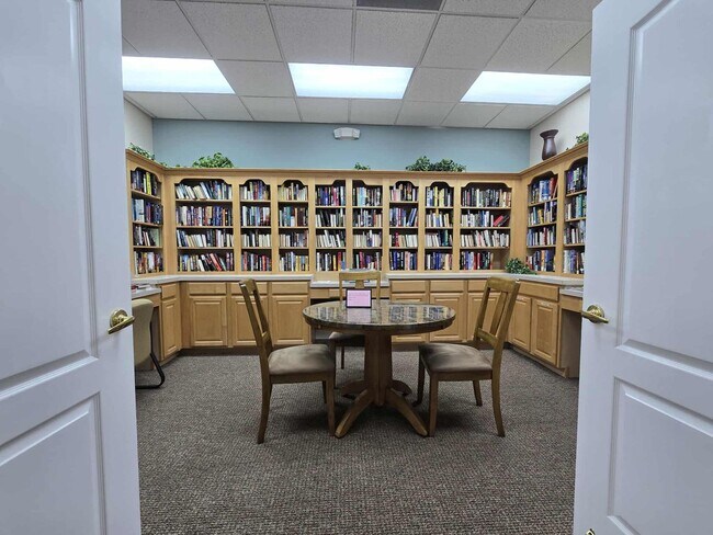 Building Photo - Waterfront home for RENT! 4 bed/2.5 bath