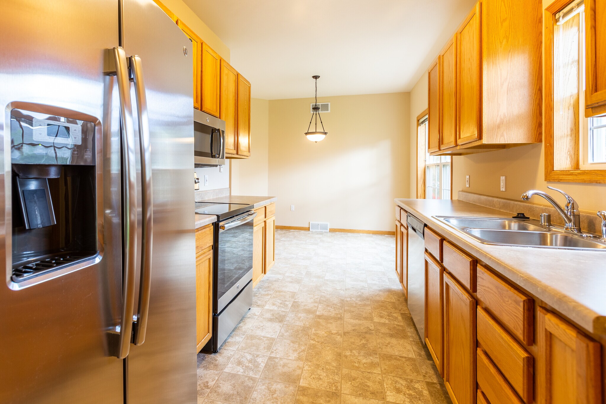 Building Photo - 3745 Maple Grove Dr