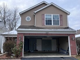 Building Photo - 2395 Maple Hedge Way