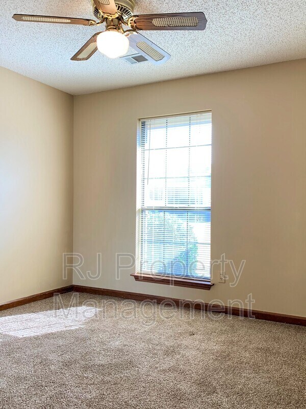 Building Photo - 6678 Spencer Forest Cove W