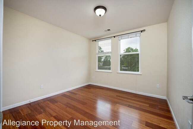 Building Photo - 3 br, 3 bath House - 7910 Walerga Rd Unit 706