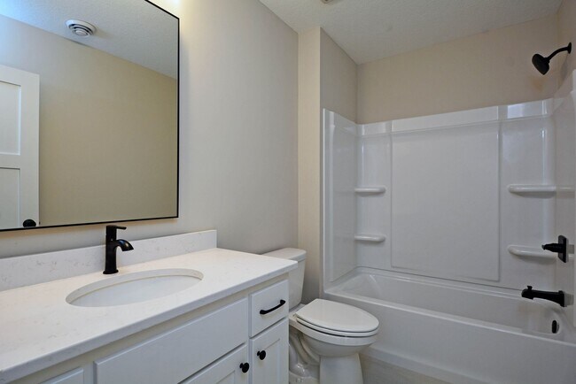Building Photo - New Construction Townhouse Available Now in Roseville!