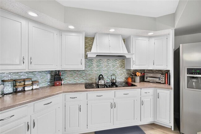 Building Photo - 736 Island Way