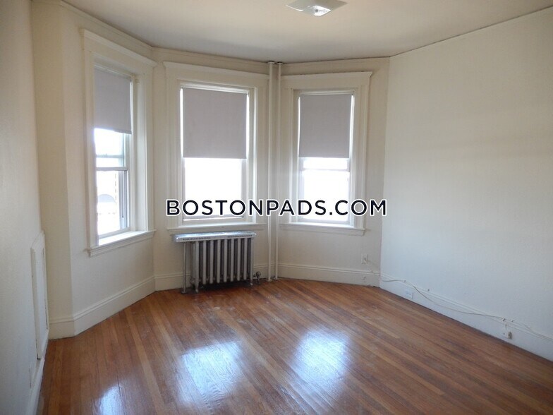 Building Photo - 1167 Boylston St