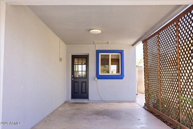 Building Photo - 1433 E Windsor Ave
