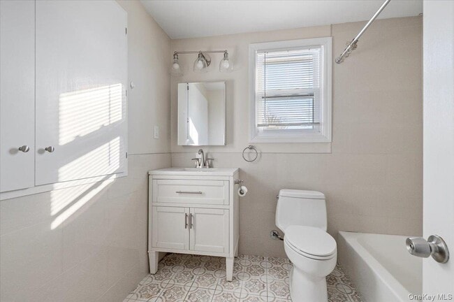 Building Photo - 8 Garfield Ave