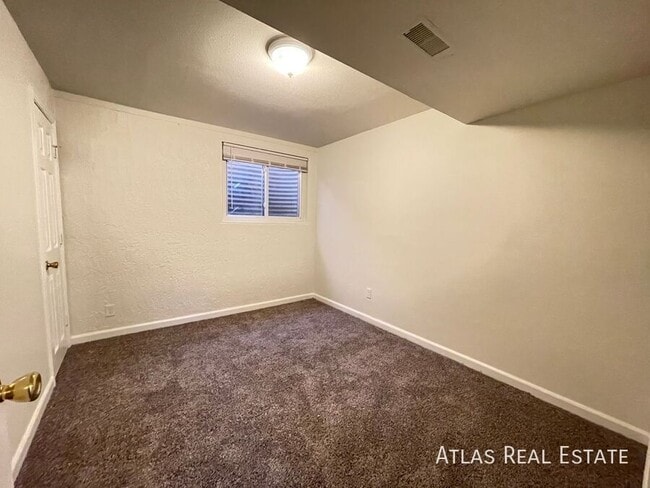 Building Photo - 4419 Dewey Dr