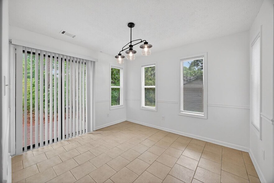 Building Photo - 6898 Babbling Brook Dr