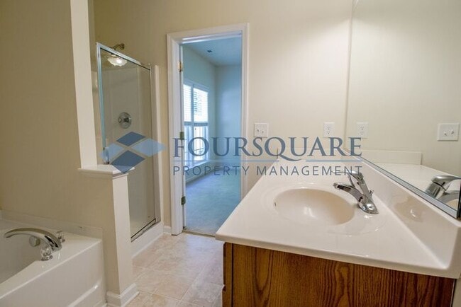 Building Photo - End Unit Townhome | First Floor Master Bed...