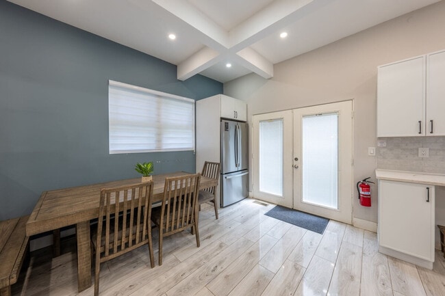 Building Photo - 139 W 4th Ave