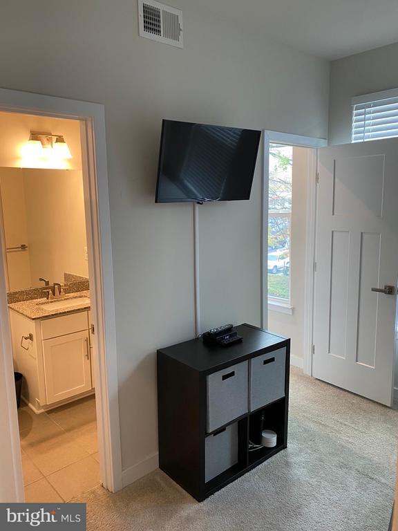 Building Photo - 6212 Editors Park Dr