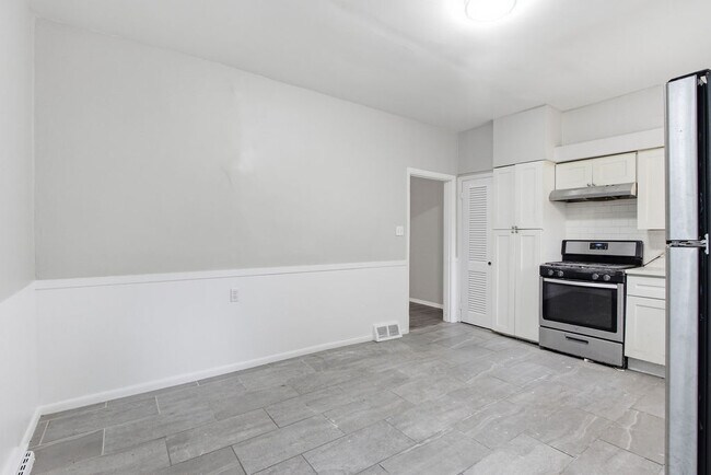 Building Photo - 29 E Orchard Ave